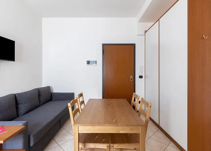 Delia's In The Center By Wonderful Italy