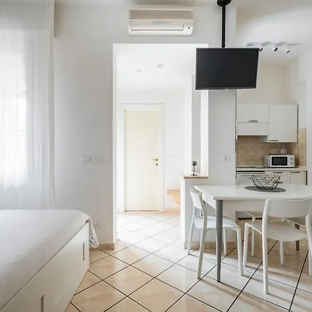 Delia's In The Center By Wonderful Italy