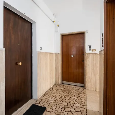 Delia's In The Center By Wonderful Italy * Bolonia