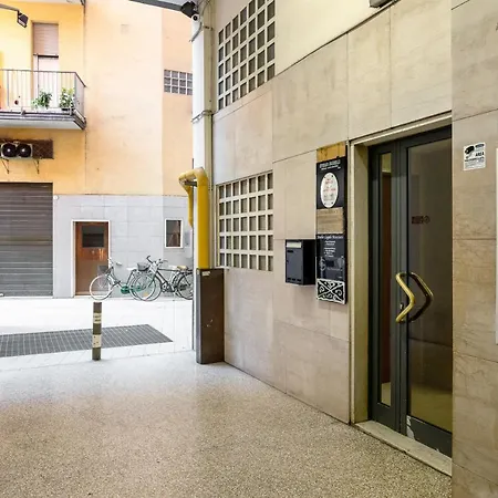 Delia's In The Center By Wonderful Italy