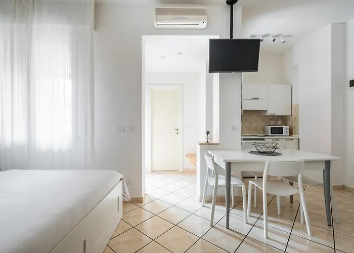 Delia's In The Center By Wonderful Italy