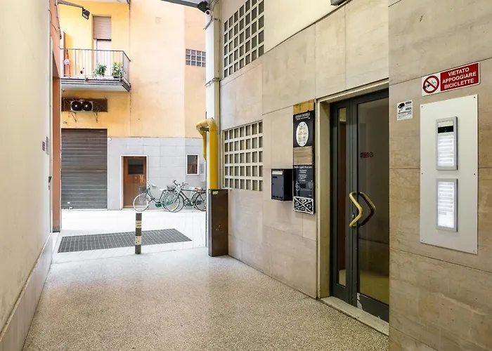 Delia's In The Center By Wonderful Italy